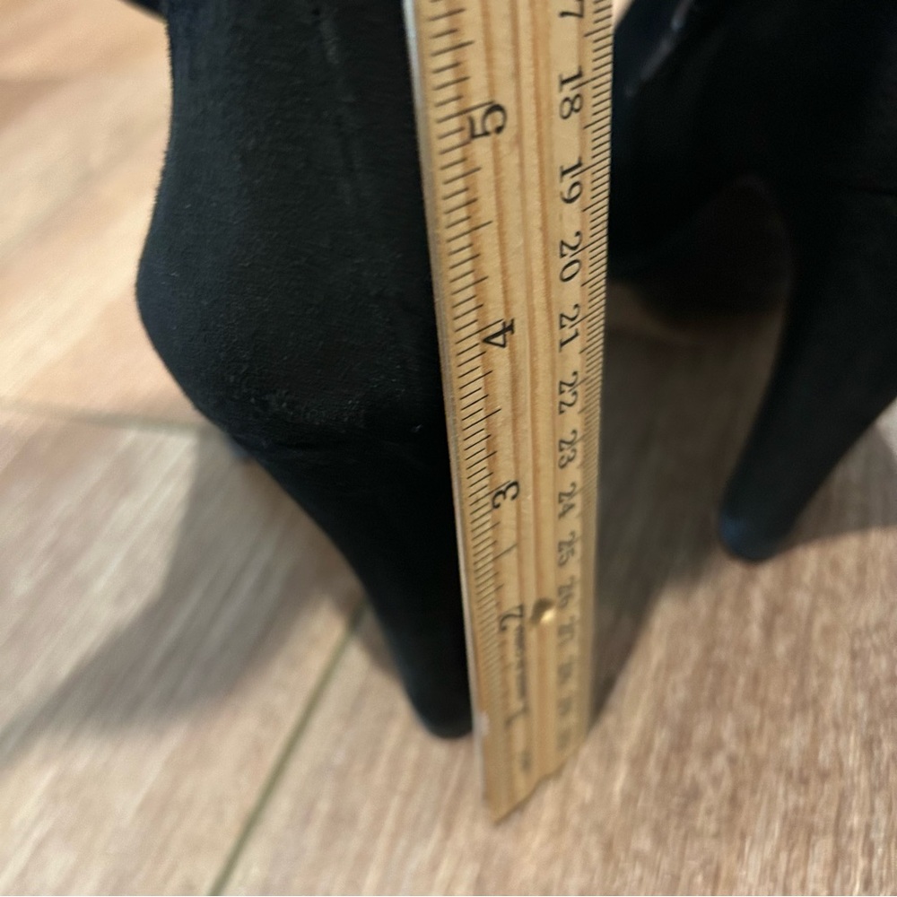 Chanel Black Heeled Boots with Stiletto Heel and Folded Cuff - Picture 8 of 11